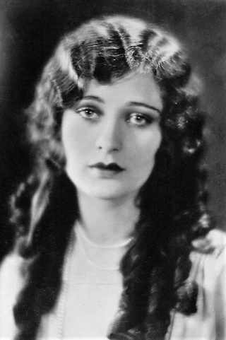 Dolores Costello, photo 1 of 3