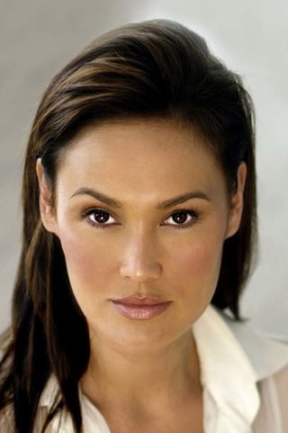 Tia Carrere, photo 2 of 3
