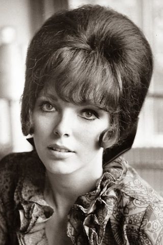 Joan Collins, photo 3 of 3