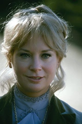 Lois Nettleton, photo 1 of 3