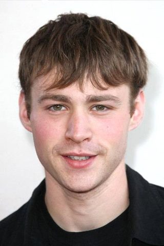 Emory Cohen, photo 2 of 3