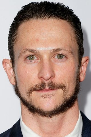Jonathan Tucker, photo 1 of 3