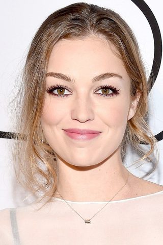 Lili Simmons, photo 1 of 3