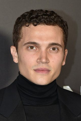 Karl Glusman, photo 1 of 3
