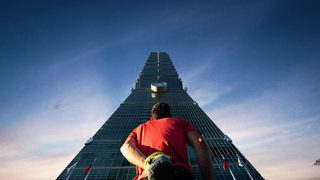 Skyscraper Live still 8