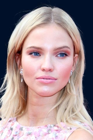 Sasha Luss, photo 3 of 3