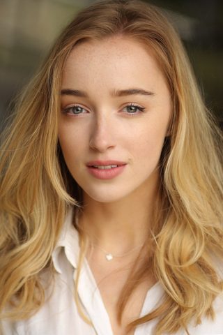 Phoebe Dynevor, photo 1 of 3