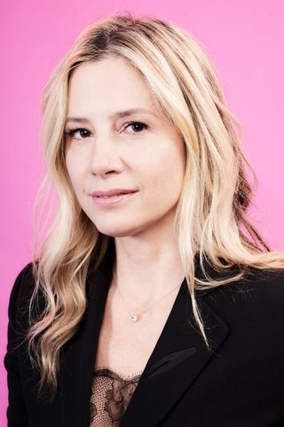 Mira Sorvino, photo 3 of 3