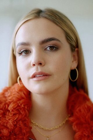 Bailee Madison, photo 1 of 3