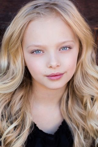 Amiah Miller, photo 2 of 3