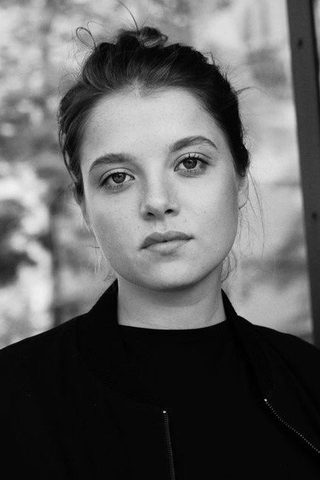 Jella Haase, photo 3 of 3