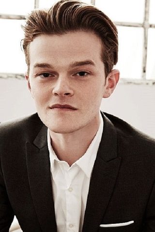 Robert Aramayo, photo 3 of 3