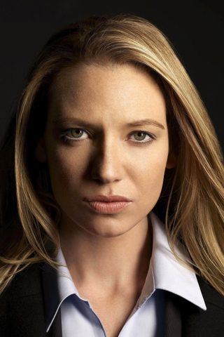 Anna Torv, photo 2 of 3