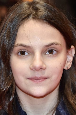 Dafne Keen, photo 2 of 3