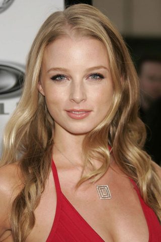 Rachel Nichols, photo 2 of 3