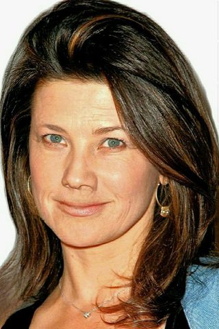 Daphne Zuniga, photo 3 of 3