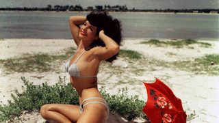 Bettie Page Reveals All still 4