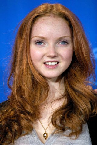 Lily Cole, photo 2 of 3