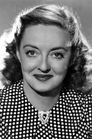 Bette Davis, photo 1 of 3