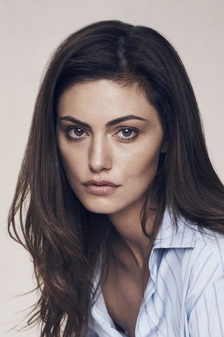 Phoebe Tonkin, photo 2 of 3