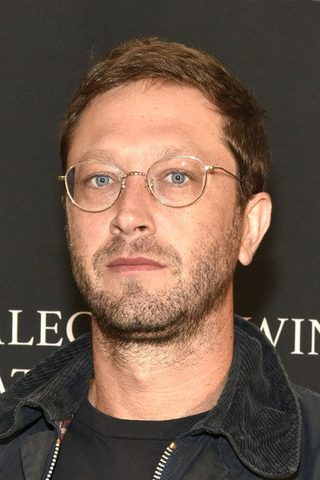 Ebon Moss-Bachrach, photo 2 of 3