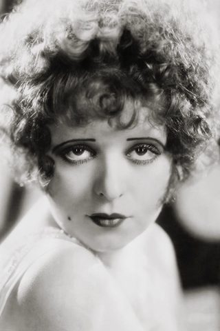 Clara Bow, photo 3 of 3