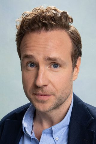 Rafe Spall, photo 3 of 3