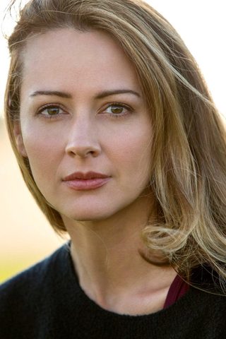 Amy Acker, photo 1 of 3
