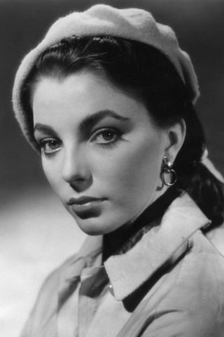 Joan Collins, photo 1 of 3