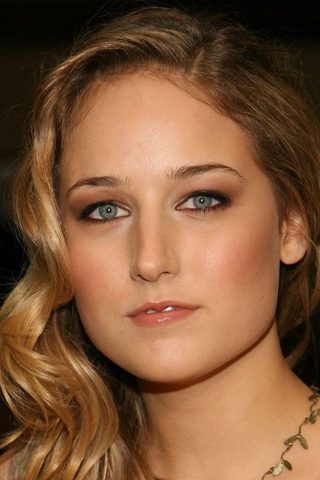 Leelee Sobieski, photo 2 of 3