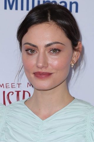 Phoebe Tonkin, photo 1 of 3