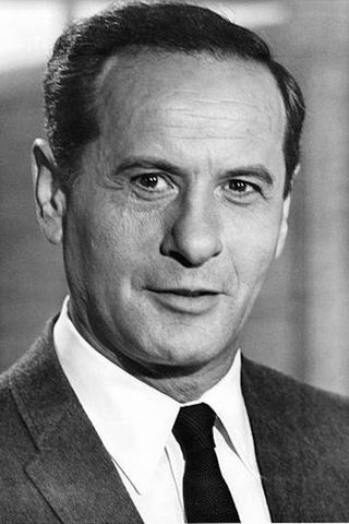 Eli Wallach, photo 1 of 3
