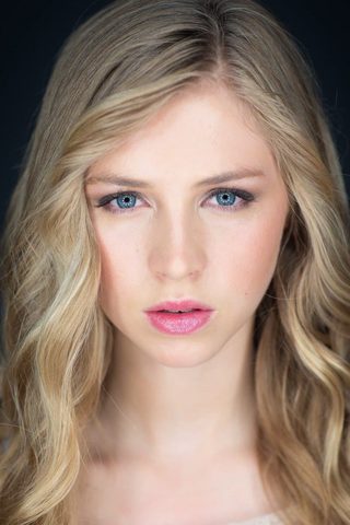Hermione Corfield, photo 1 of 3