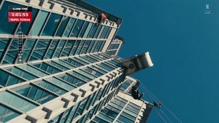 Skyscraper Live still 5