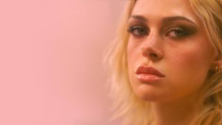 Lola still 2