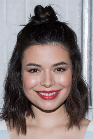 Miranda Cosgrove, photo 2 of 3
