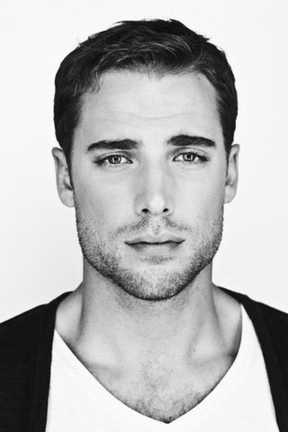 Dustin Milligan, photo 1 of 3