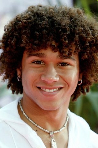 Corbin Bleu, photo 2 of 3