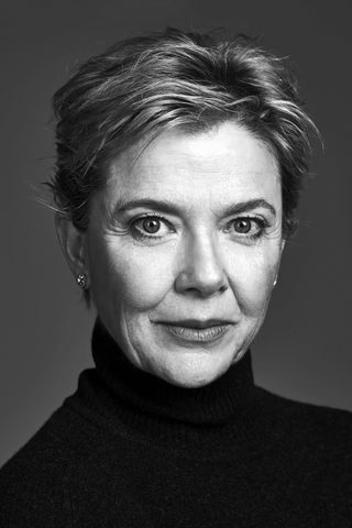Annette Bening, photo 1 of 3