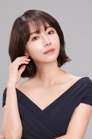 Lee Jung-hyun, photo 2 of 3