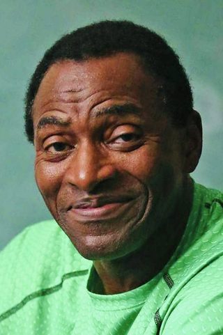 Carl Lumbly, photo 1 of 3