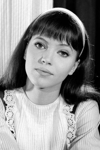 Anna Karina, photo 2 of 3
