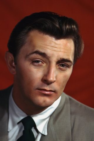 Robert Mitchum, photo 2 of 3