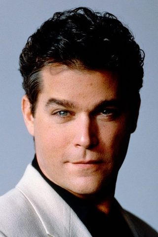 Ray Liotta, photo 2 of 3