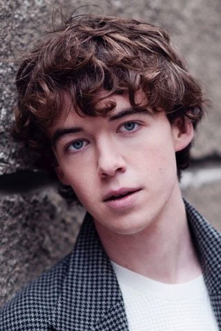 Alex Lawther, photo 2 of 3