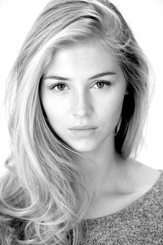 Hermione Corfield, photo 2 of 3