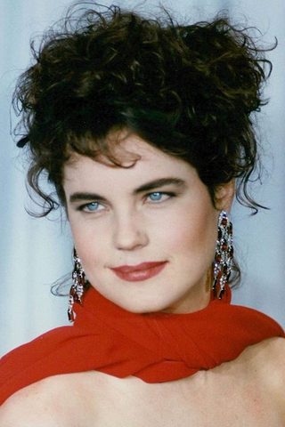 Elizabeth McGovern, photo 2 of 3