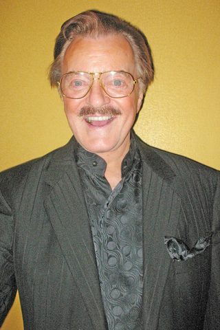 Robert Goulet, photo 2 of 3