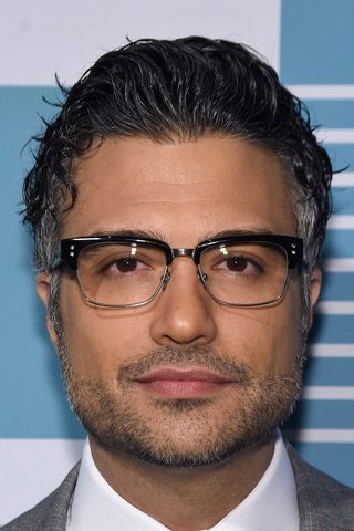 Jaime Camil, photo 1 of 3