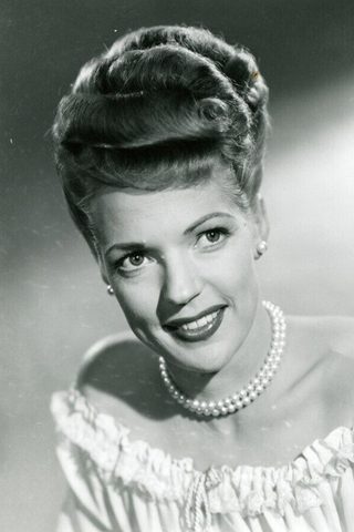 Anne Gwynne, photo 1 of 3